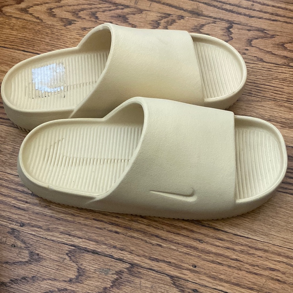 Nike sandals w7/M6